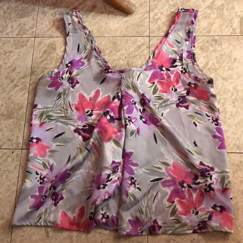 ✨3 for $20✨ BJEWEL Flowered Flirty Tank Top